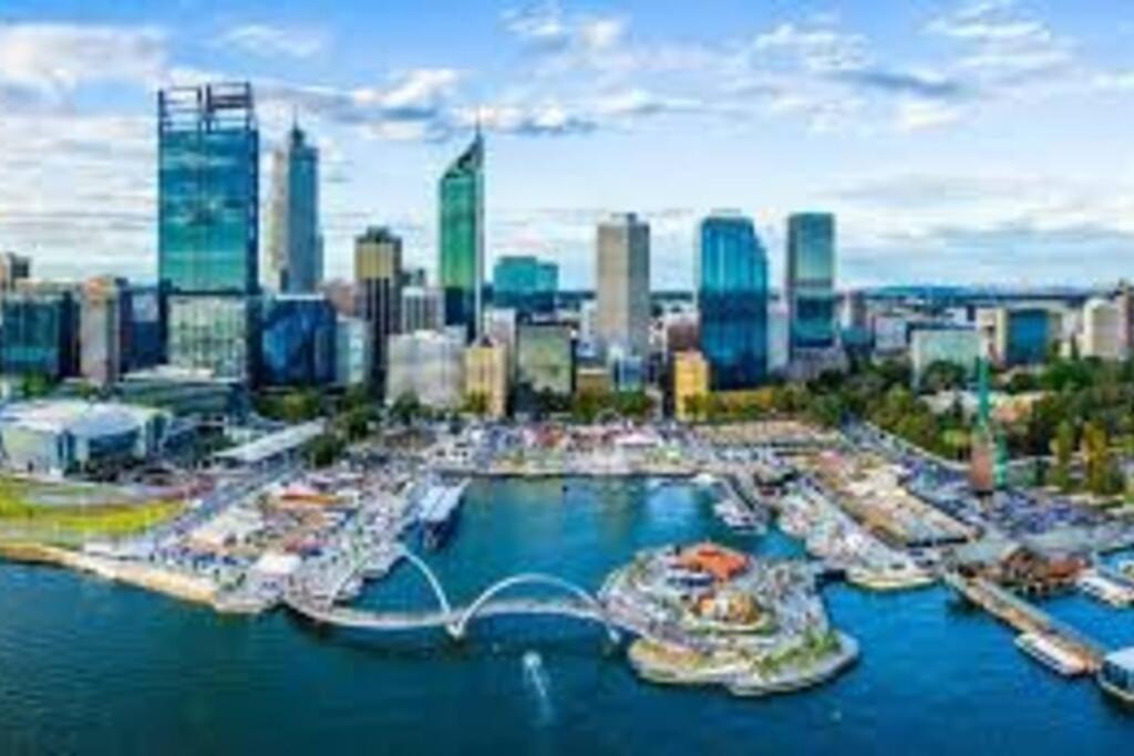 In The City Perth 1B1B Pool And Nice View Exterior foto