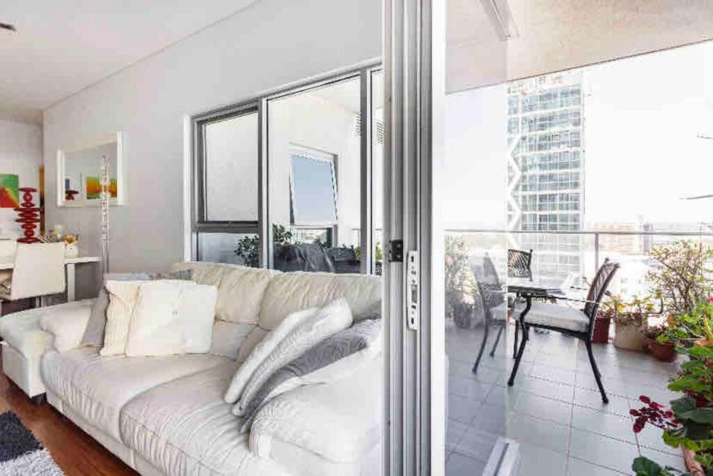 In The City Perth 1B1B Pool And Nice View Exterior foto